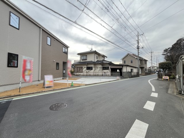 所沢市三ケ島5丁目・全1棟　新築一戸建　の前面道路含む現地写真