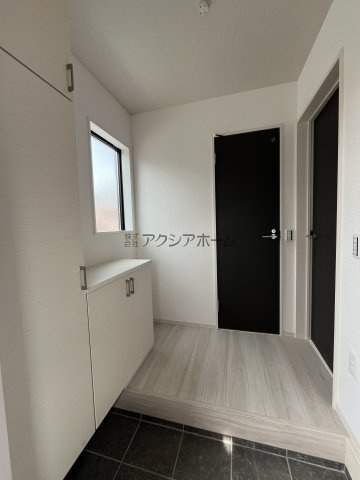 所沢市三ケ島5丁目・全1棟　新築一戸建　の玄関