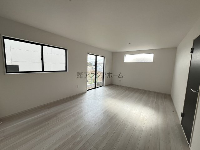 所沢市三ケ島5丁目・全1棟　新築一戸建　の前面道路含む現地写真