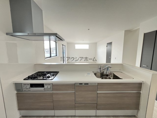 所沢市三ケ島5丁目・全1棟　新築一戸建　の玄関