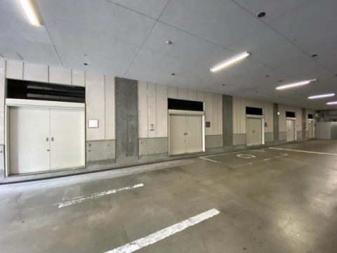 ザ・タワー大阪の駐車場