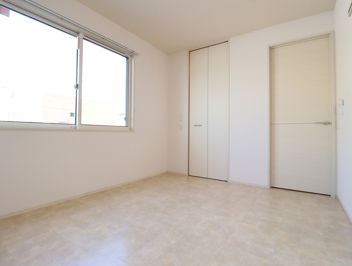 メゾン・ド・ルシオの寝室|落ち着いた色調の寝室です