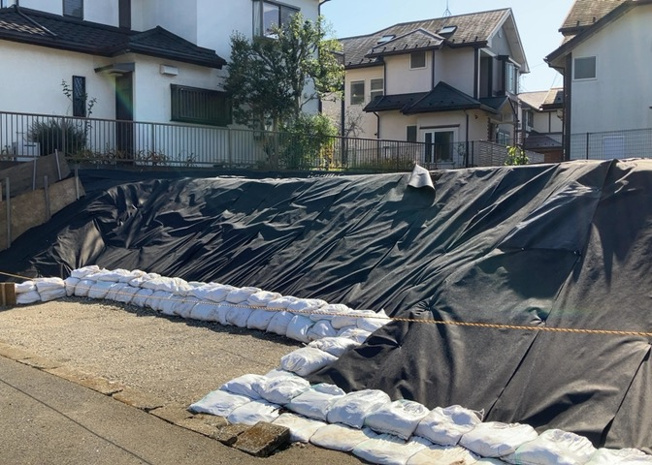 【外観】 | 土地購入を検討されている場合、境界杭がない状態で購入してしまうと境界確定測量をする必要があり、費用がかかります。購入の前に、売主、隣土地所有者立ち合いのもと境界を確定し境界杭を設置するのがベストです。