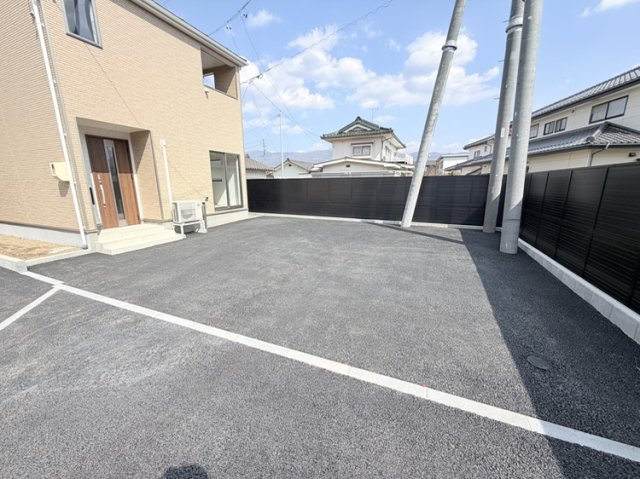 広丘竪石第4　1号棟の駐車場