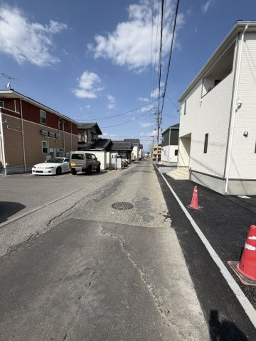 広丘竪石第4　1号棟の前面道路含む現地写真