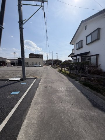広丘竪石第4　1号棟の前面道路含む現地写真