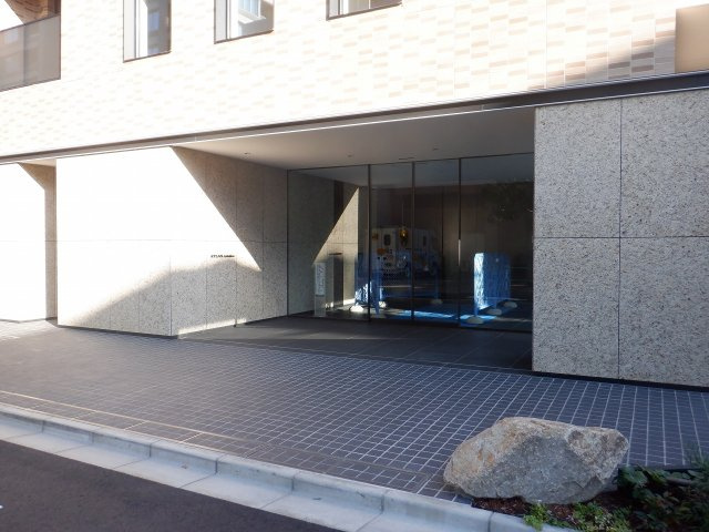 アトラス麻布十番のエントランス