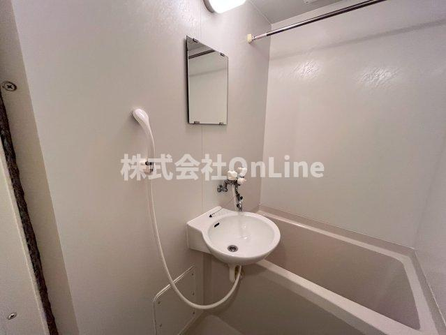 レオパレストーエイの洗面所