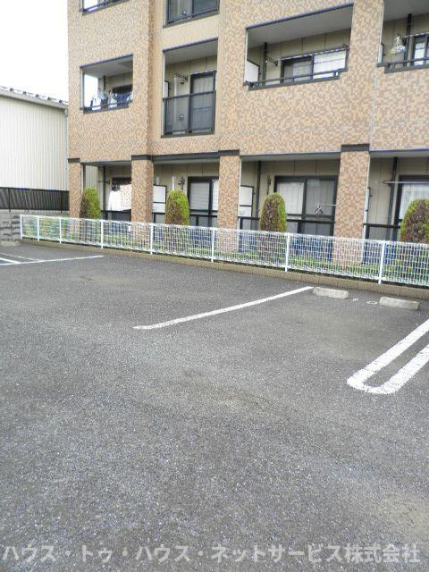 シンセリティーヒルズ３の駐車場