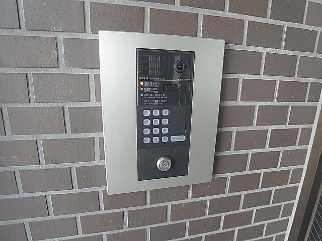 エステート五宮のセキュリティ|TVモニターフォン連動のオートロックを完備しています