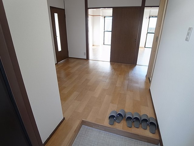 エステート五宮の玄関|玄関から綺麗です