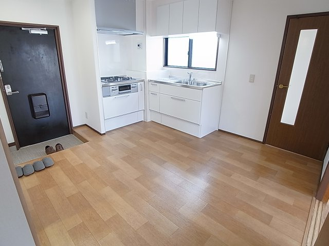 エステート五宮の居間・リビング|日当たりの良いダイニング