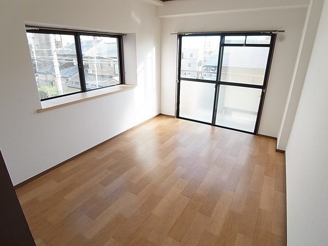 エステート五宮の内装|角部屋の特権、2面採光です