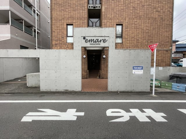 エマーレ永山のエントランス