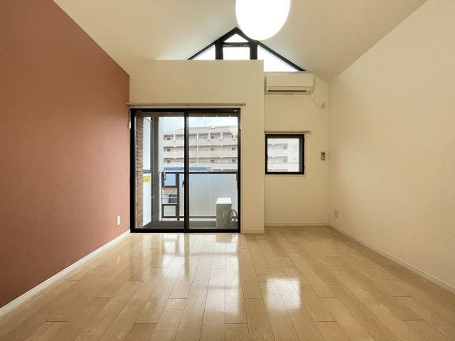 エマーレ永山の居間・リビング