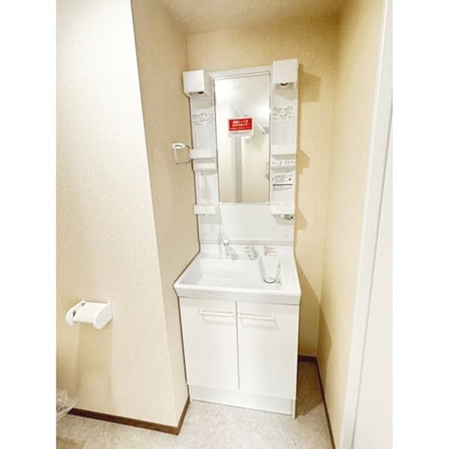 ベルメール湘南辻堂の洗面所|明るい洗面所です