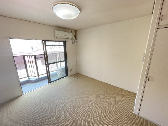 オギタビルの居間・リビング