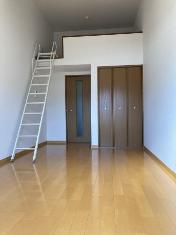 ティアラ原南の居間・リビング