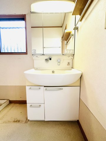 伊勢崎市今泉町の洗面所|洗面台下にも収納可能でスッキリ片付きます◎！！