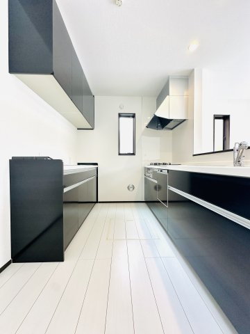 伊勢崎市寿町のキッチン|食器類などもたっぷり収納出来るキッチン♪