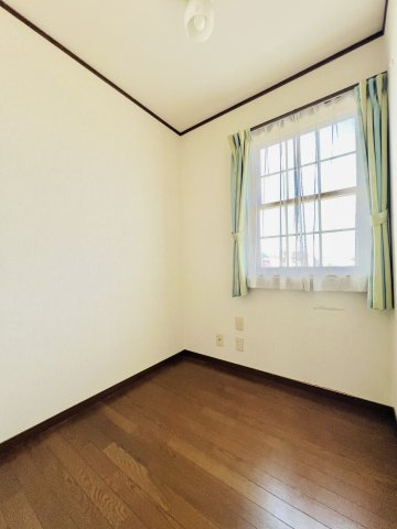 伊勢崎市美茂呂町の内装|2階には書斎付きで、プライベート空間と分けて作業もスムーズに◎