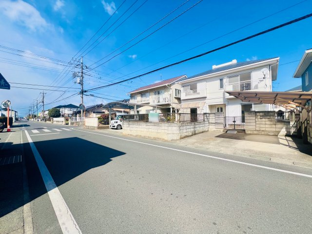 伊勢崎市韮塚町の前面道路含む現地写真|南道路で日当たり良好♪