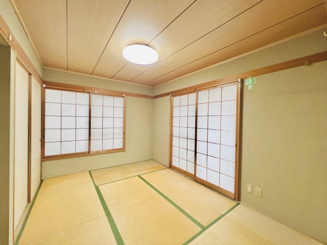 佐波郡玉村町斎田の和室|玄関入ってすぐの6帖和室は、急な来客にも対応可能♪