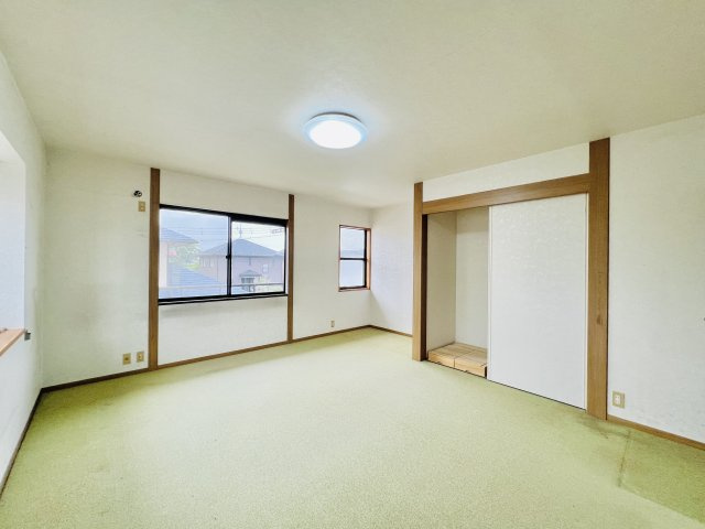 佐波郡玉村町斎田の洋室|収納も充実の洋室◎