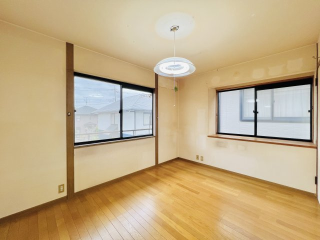 佐波郡玉村町斎田の洋室|２面採光で日当たり風通し良好♪