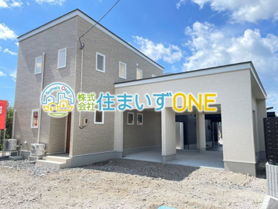 【外観】 | 【新築分譲住宅】山形市砂塚　全3棟 | 【Appearance】
表現された空間は豊かな光と風を纏い、暮らしの時間を豊かにしてくれます。デザインされた空間と競い合うかのような充実した建物設備も家族の時間を彩ってくれることでしょう。