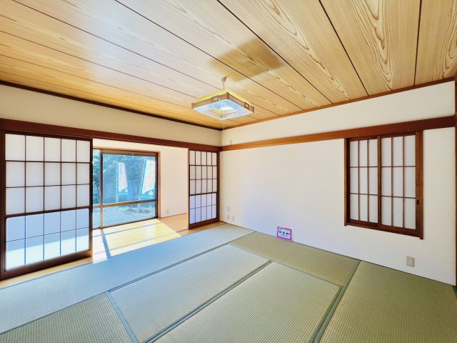 前橋市亀里町の和室|8帖の和室は、趣ある安らぎ空間。来訪時や家事スペースとしても重宝します