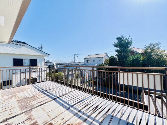 前橋市亀里町のバルコニー|広々バルコニーは、ご家族のお布団をたっぷり干せます