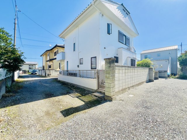 前橋市亀里町の前面道路含む現地写真|敷地も広く、駐車も楽々♪