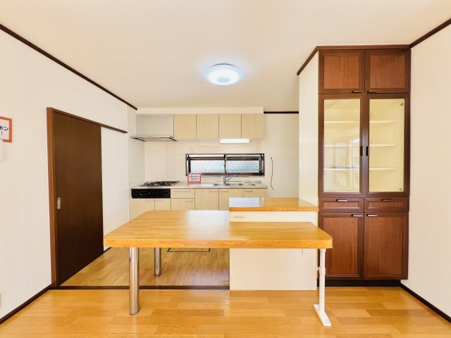 前橋市亀里町のキッチン|カウンター付きの対面式キッチンは、ご家族との会話も弾みます♪