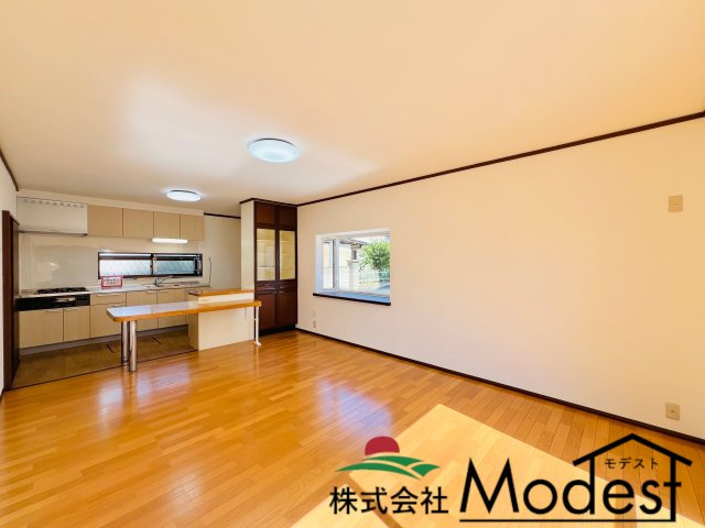 前橋市亀里町の居間・リビング|家族も自然と集まる明るいぬくもりのあるリビング♪