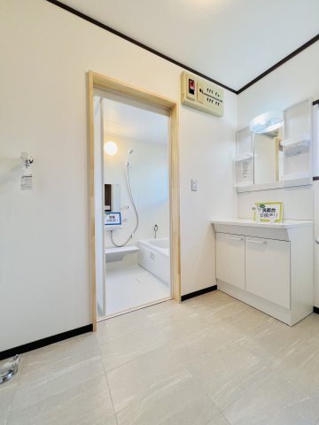 前橋市亀里町の洗面所|洗濯機を設置してもゆとりのある洗面脱衣所◎