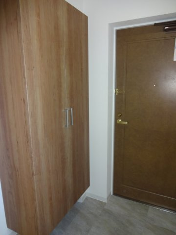 ライオンズマンション近代美術館前の玄関