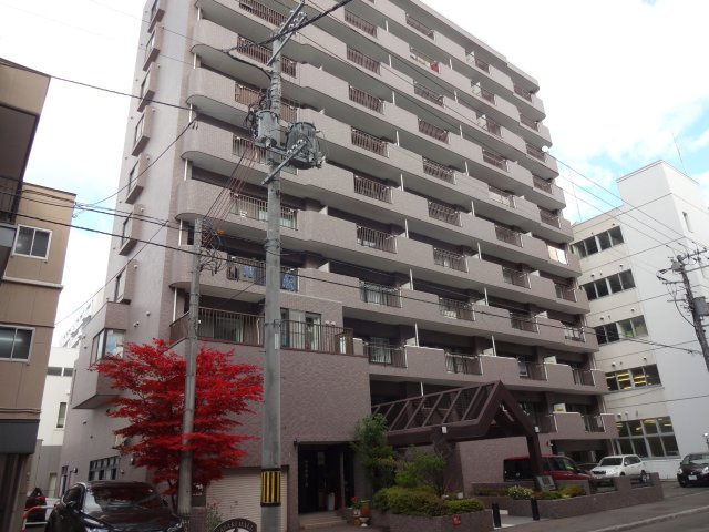 ライオンズマンション近代美術館前の外観