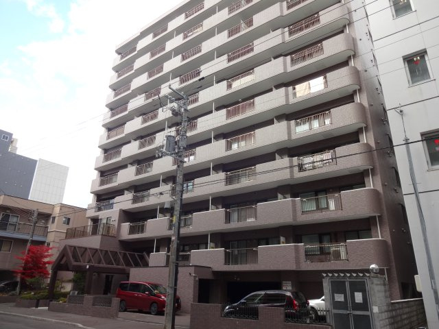 ライオンズマンション近代美術館前の外観