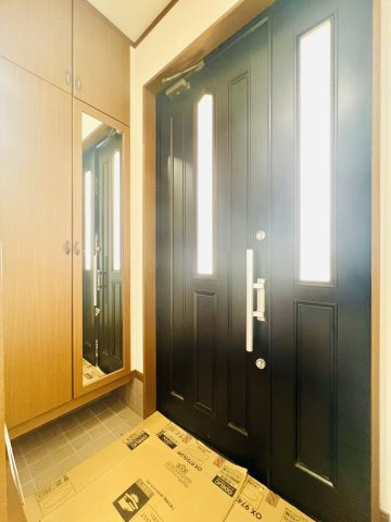 前橋市富士見町原之郷の玄関|履物もたっぷり収納できる玄関♪