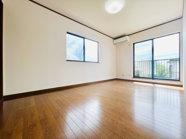 前橋市富士見町原之郷の洋室|2階　6．2帖の洋室！
採光もよくお子様部屋にオススメ♪