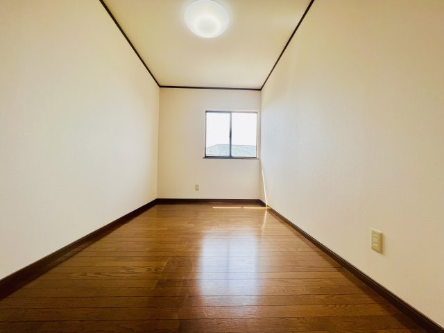 前橋市富士見町原之郷の洋室|5帖の洋室！
お子様部屋や書斎として！