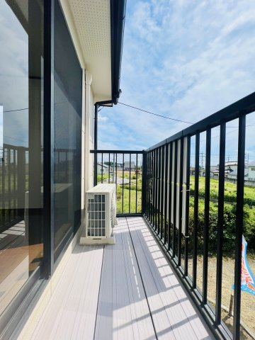 前橋市富士見町原之郷のバルコニー|広々バルコニーは、ご家族のお布団をたっぷり干せます