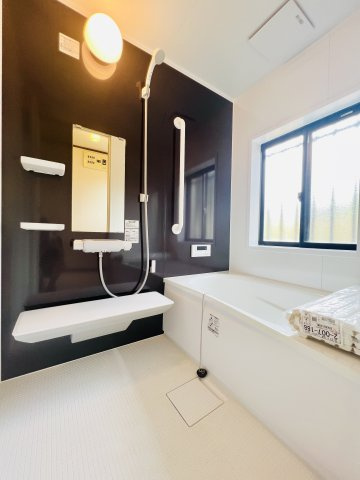 前橋市富士見町原之郷の浴室|1坪タイプのバスルームは脚が充分に伸ばせる広さです。