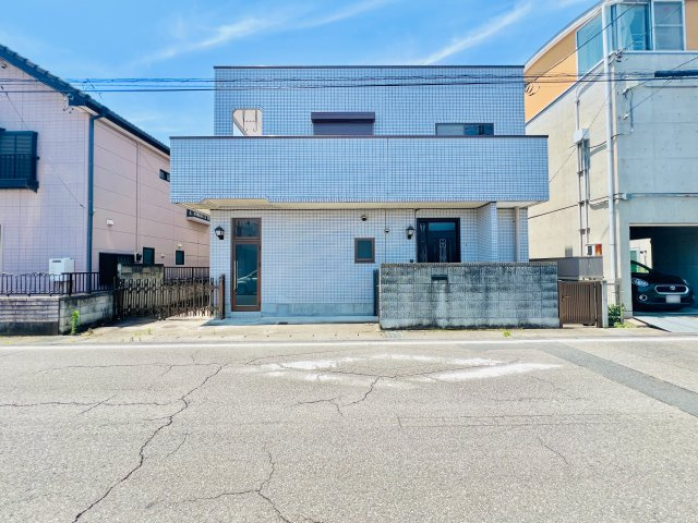 前橋市日吉町の前面道路含む現地写真|7DKの中古住宅◎