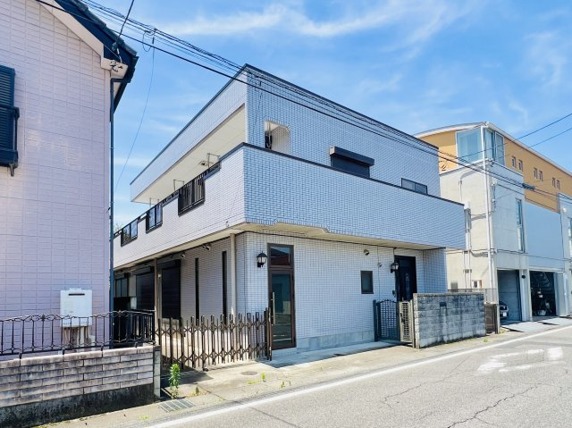 前橋市日吉町の外観|広いバルコニーが魅力的♪