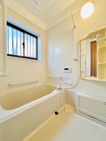 前橋市粕川町込皆戸の浴室|ゆとりのある浴室で日々の疲れも癒されます♪