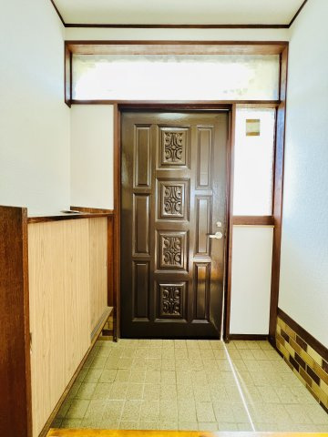 前橋市龍蔵寺町の玄関|南側の窓から明るい日差しが差し込む16帖LDK♪