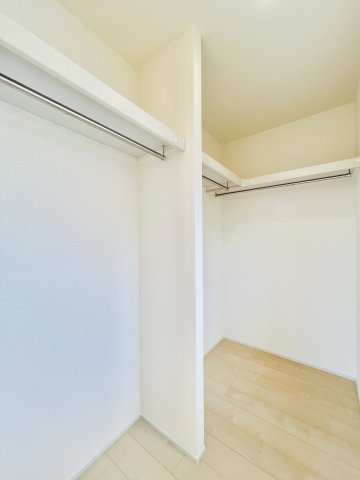 前橋茂木町の収納|高さのある物もたっぷり収納可能なウォークインクローゼット♪