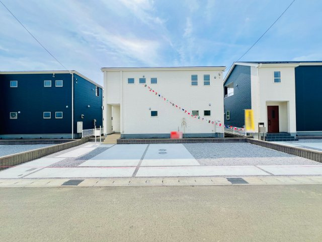 前橋茂木町の前面道路含む現地写真|間口も広く駐車も楽々♪